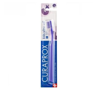 Escova Dental Infantil Curaprox Curakid 4+ anos, ultra macia, sortida com 1 unidade